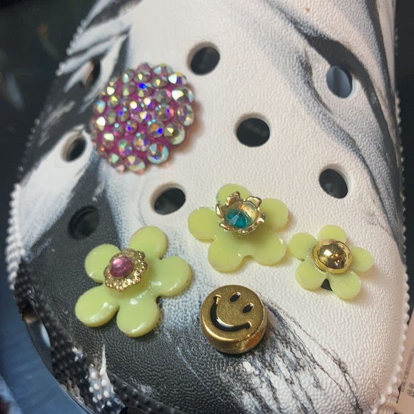 Size 8 women’s crocs handmade charms - Picture 2 of 9